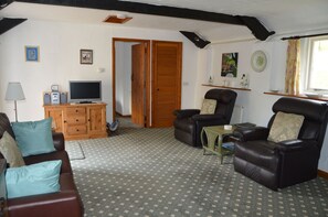 TV, DVD player, stereo - Small, Select Development Of Holiday Cottages (Hartland, Bideford, Devon)