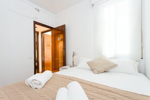 4 bedrooms, iron/ironing board, free WiFi
