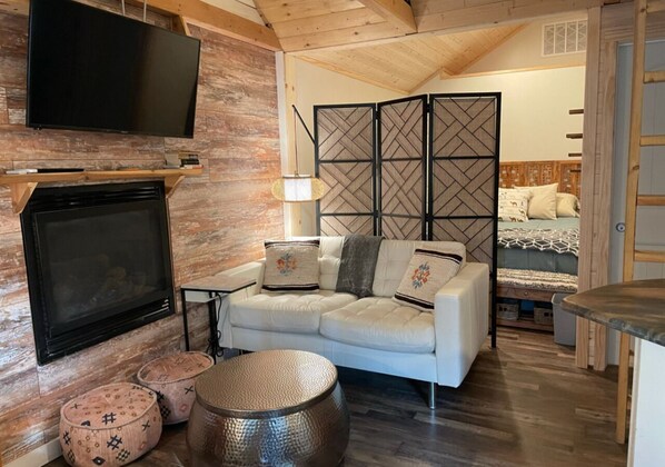 TV, fireplace, Netflix, streaming services