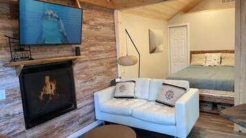 1 bedroom, desk, iron/ironing board, WiFi