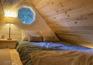 1 bedroom, desk, iron/ironing board, WiFi