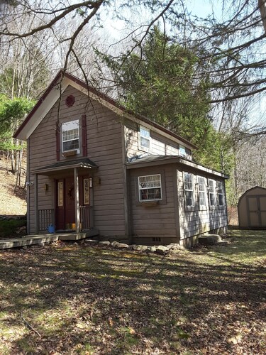 Charming  Cottage In The Catskills. Ski, Golf, Hike, Bike And More.