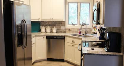 Haley Retreat, A New Modern Comfortable Guest House