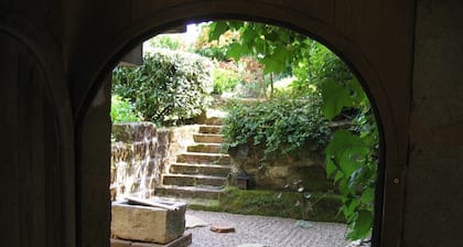 Family Country Cottage with Heated Pool & Garden