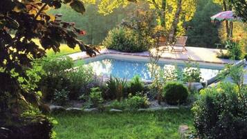 Een verwarmd zwembad