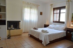 4 chambres, fer et planche à repasser, accès Internet, draps fournis