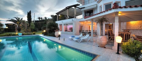 Utomhuspool