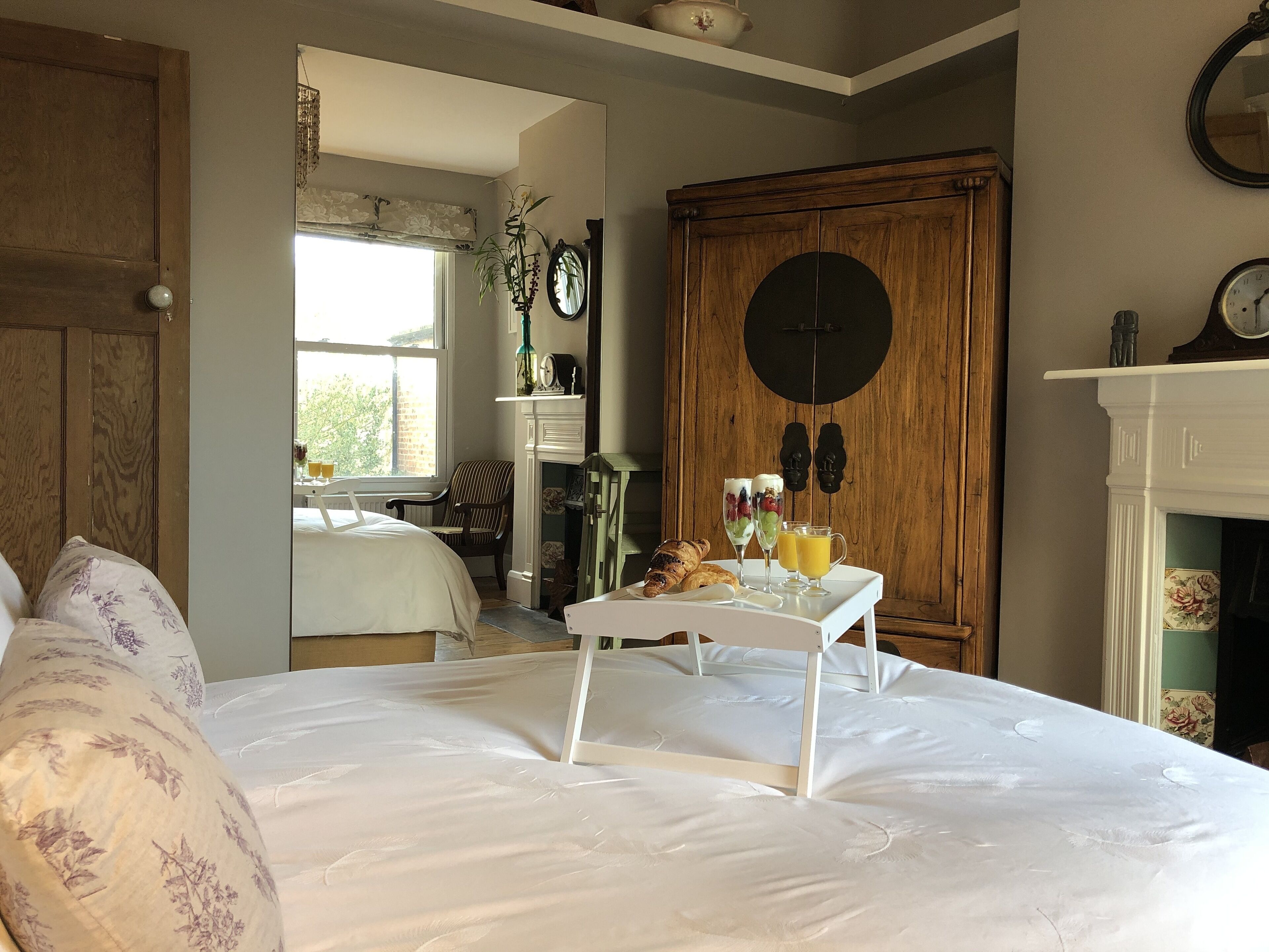 5 bedrooms, iron/ironing board, free WiFi, bed sheets