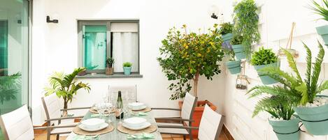 تناول الطعام بالخارج