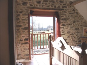 1 bedroom, iron/ironing board, WiFi, bed sheets - Intimate stone-built stable, suitable for couples in a rural setting (Bais)