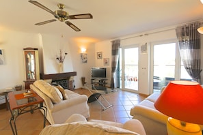 Smart TV, fireplace, DVD player, books - Luxury 2 Bed Apartment In 5* Villa Sol Village . (Vilamoura)