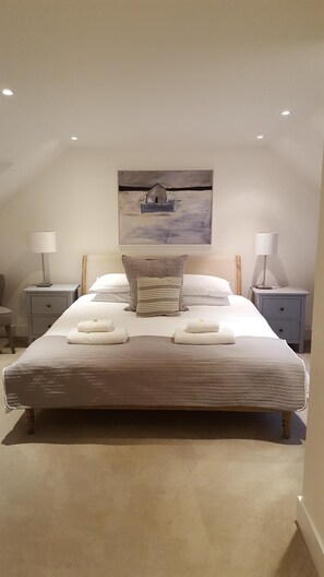 5 bedrooms, iron/ironing board, WiFi, bed sheets - Exclusive Unique Woodland House Loch Ard Forest/ The Trossachs Aberfoyle (Aberfoyle)