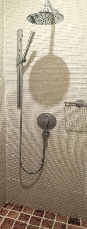 Vasca, asciugacapelli, bidet, asciugamani
