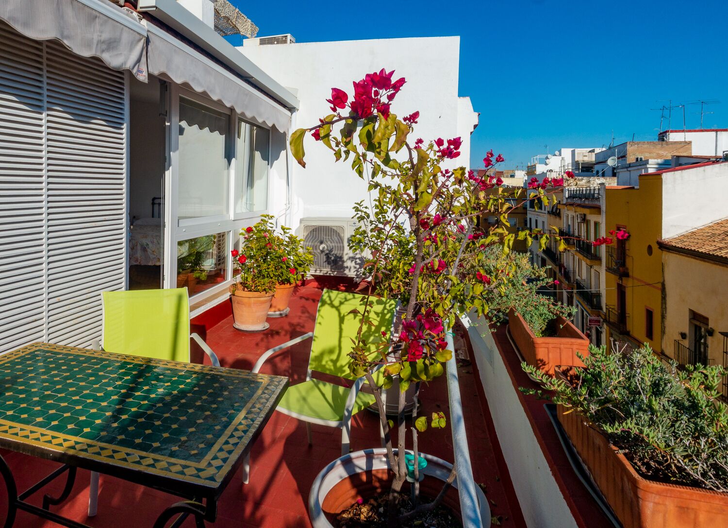 屋外ダイニングエリア