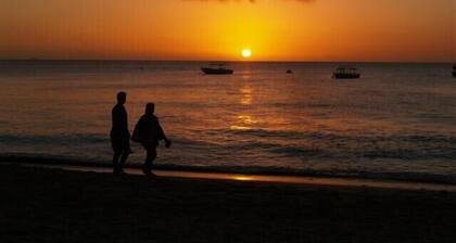 Large 7 Bed Vacation Villa. Sleeps 14 - **QUARANTINE REGISTERED**