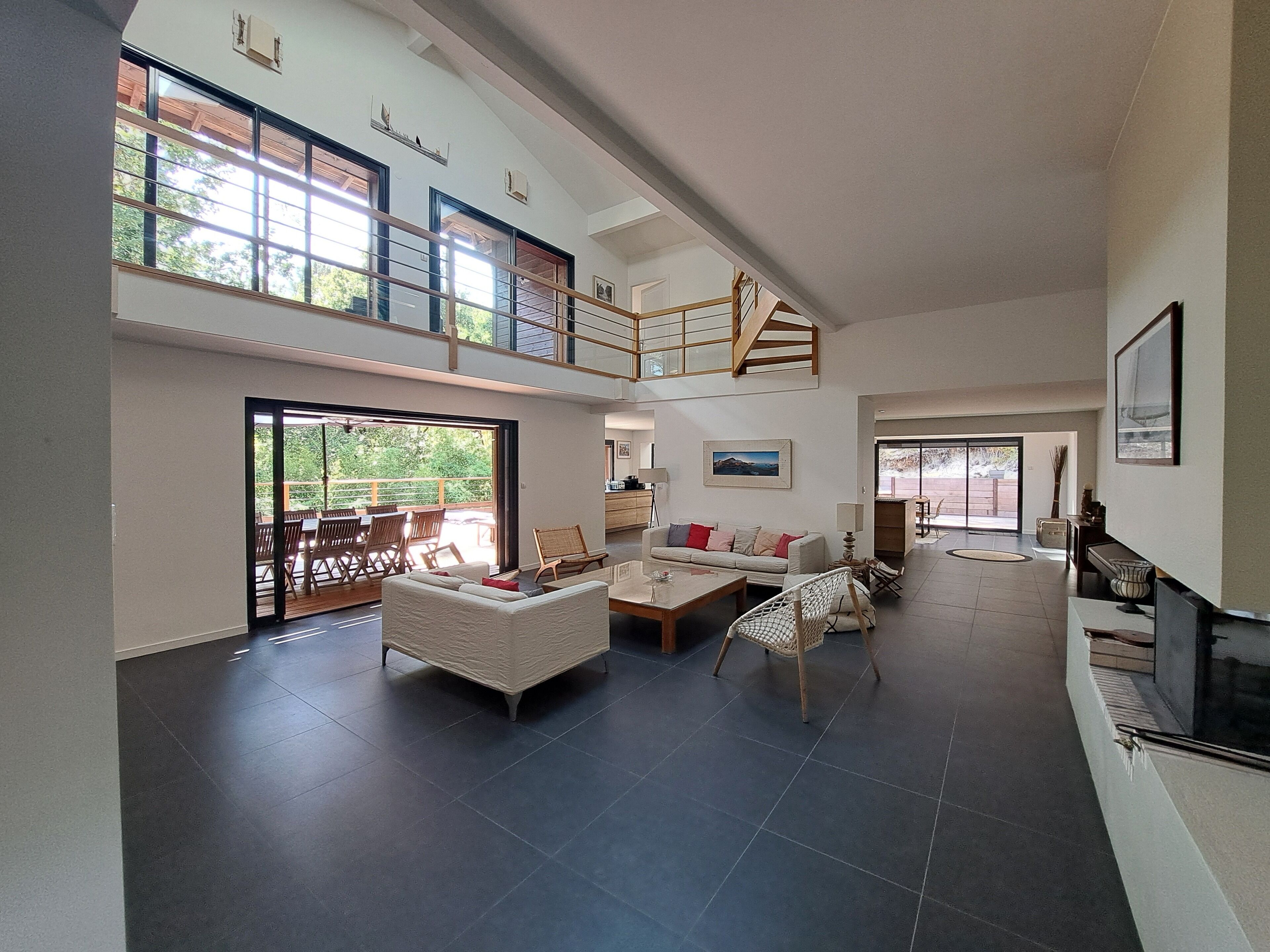 Smart TV, fireplace, DVD player, books