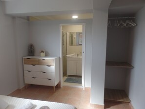 5 Schlafzimmer, Bügeleisen/Bügelbrett, kostenloses WLAN, Bettwäsche