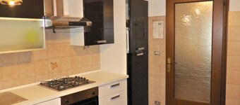 A spacious apartment with covered car parking 100m from the beach