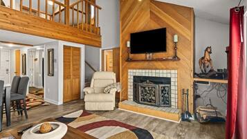 Smart TV, fireplace
