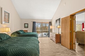 3 slaapkamers, een strijkplank/strijkijzer, gratis wifi, beddengoed