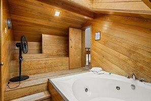 Een douche, een haardroger, handdoeken, zeep