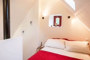 1 bedroom, desk, iron/ironing board, free WiFi - Water Mill | Private Lake | Fiber Wifi | Burgundy (Rix)