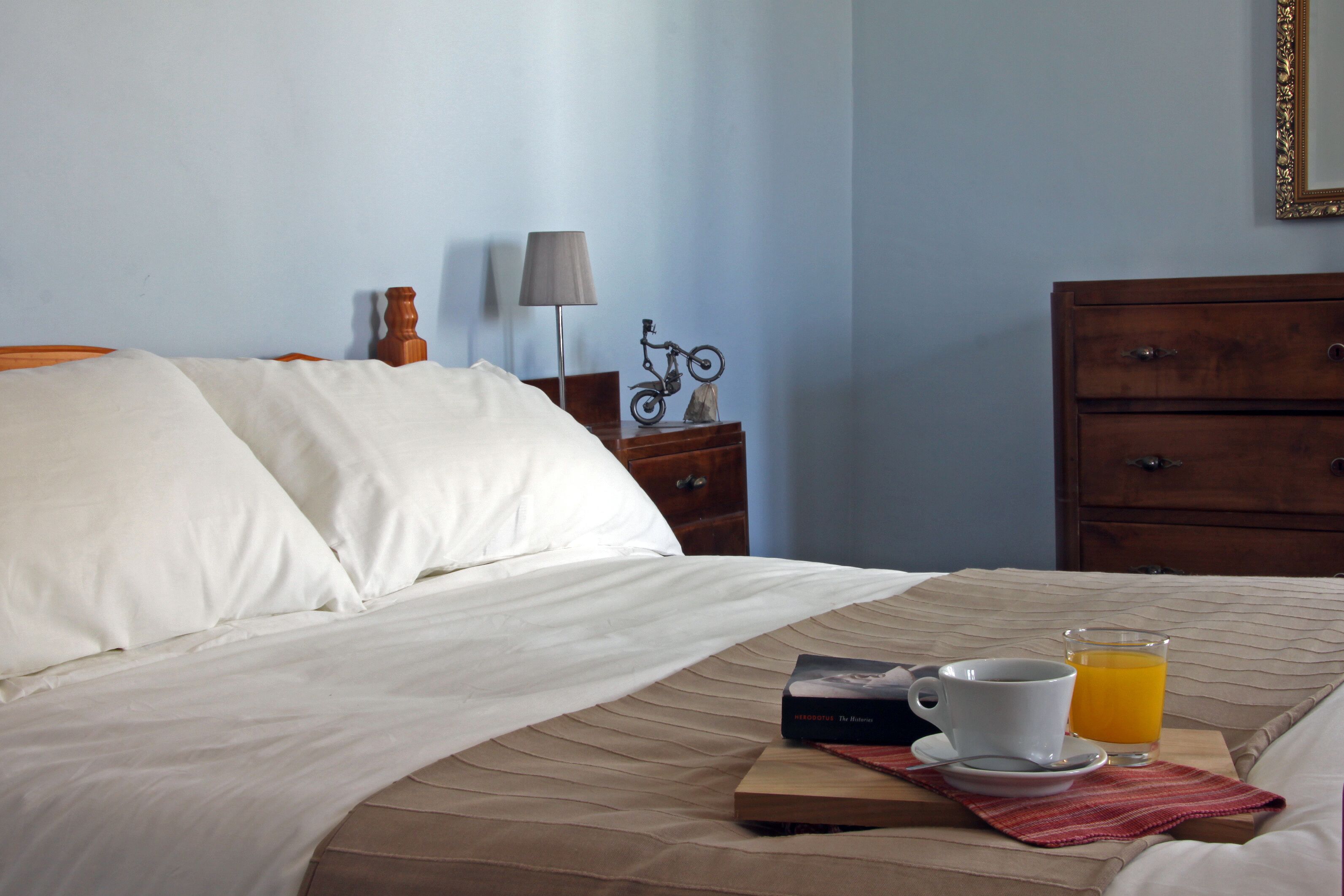 5 habitaciones, tabla de planchar con plancha, cuna de viaje y wifi 