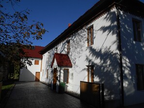 Exterior - Sleeps 12 Farmhouse on the Beautiful  Šentviška planota (Ponikve)