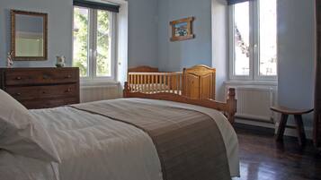 5 bedrooms, iron/ironing board, travel cot, WiFi