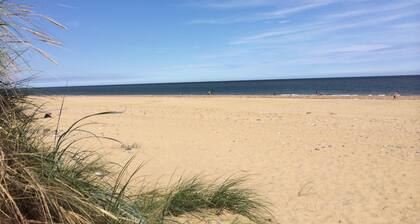 Nouvelle conversion de grange, prÚs de la cÎte, les animaux de compagnie avec un jardin sécurisé.