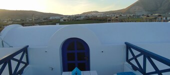 Sunny with sea view apartment