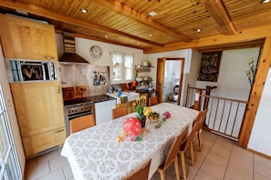 Fridge, microwave, oven, stovetop - In the heart of the Swiss Alps, Jungfrau Region. Lovely home for up to 8 guests. (Wilderswil)