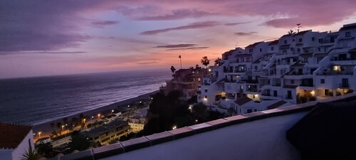 Large terrace, stunning sea view, sunny conditions!  On top of Playa Burriana !