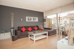 Télévision, livres, chaîne hi-fi