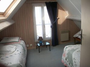 2 chambres, fer et planche à repasser, lit parapluie, Wi-Fi gratuit