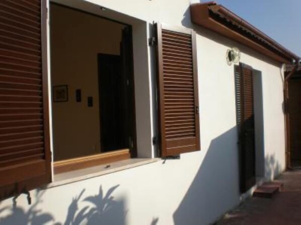 Exterior detail - Capoterra: Apartment/ flat - Capoterra loc. frutti d'oro (Capoterra)