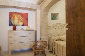 6 chambres, fer et planche à repasser, lit parapluie, Wi-Fi gratuit