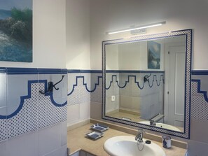 Bathroom - 3 bedrooms, 3 bathrooms, private heated pool, garden area and golf course views (San Roque)