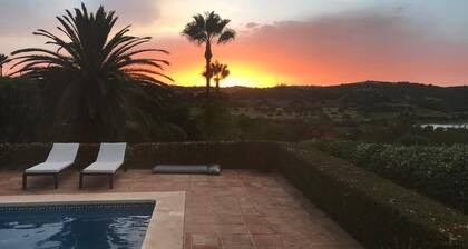 3 Schlafzimmer, 3 Badezimmer, privater beheizter Pool, Gartenbereich und Blick auf den Golfplatz