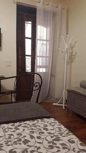 1 غرفة نوم ومكواة/لوح كي وواي فاي وملاءات أسرّة