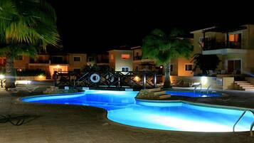 Outdoor pool, sun loungers