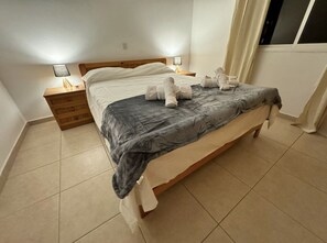 2 slaapkamers, een strijkplank/strijkijzer, gratis wifi, beddengoed