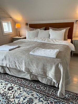 4 bedrooms, desk, iron/ironing board, free WiFi - Unique Countryside Villa From The 17th Century, Close To Stockholm (Drottningholm)