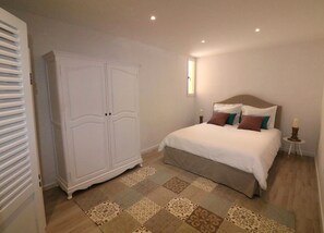 4 Schlafzimmer, Bügeleisen/Bügelbrett, WLAN, Bettwäsche