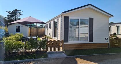 Luxury Chalet for 4 p on Holiday Park Zonnedorp (Renesse, the Netherlands)