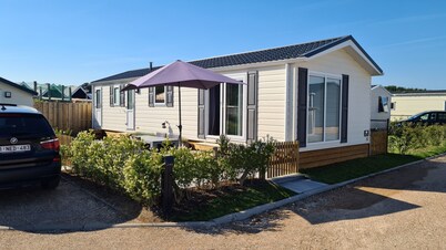 Luxury Chalet for 4 p on Holiday Park Zonnedorp (Renesse, the Netherlands)