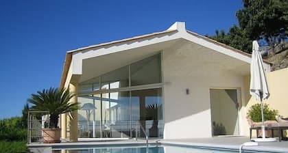 Vue mer époustouflante dans une villa design exclusive!Destination été et hiver!