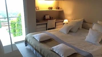 2 bedrooms, iron/ironing board, free WiFi, bed sheets