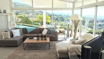 Smart TV, DVD player, books, music library