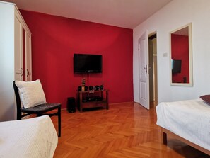 2 bedrooms, iron/ironing board, WiFi, bed sheets